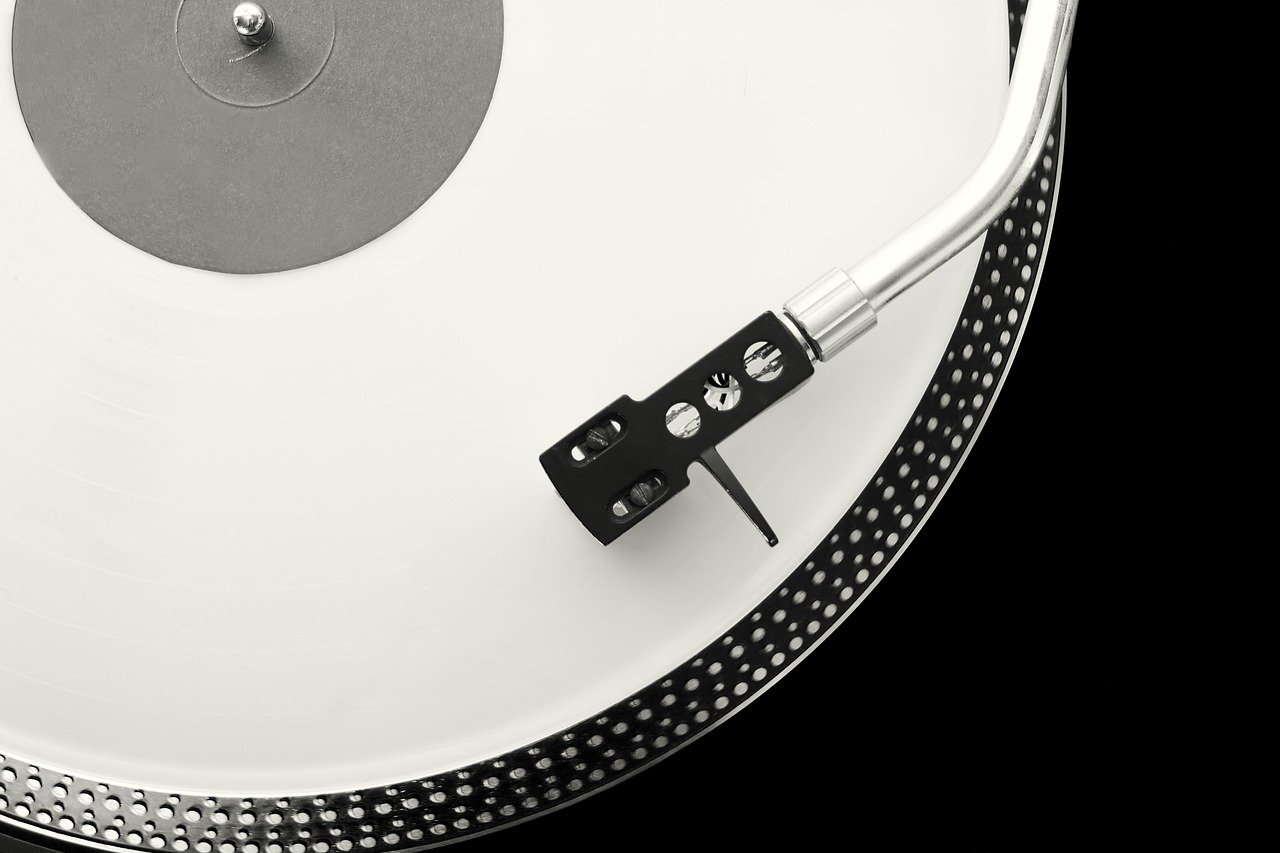 turntable, needle, vinyl records-2157300.jpg